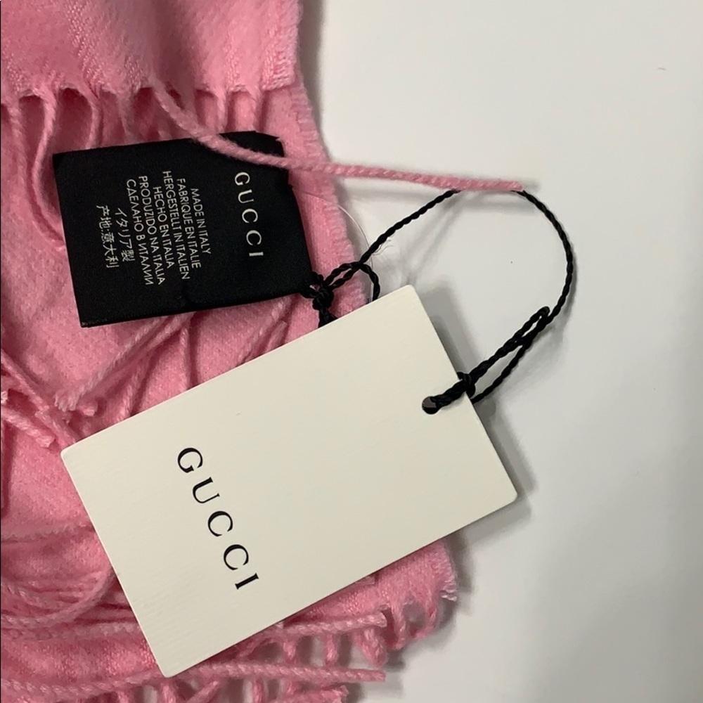 GUCCI PINK SCARF. NWT - Picture 5 of 10